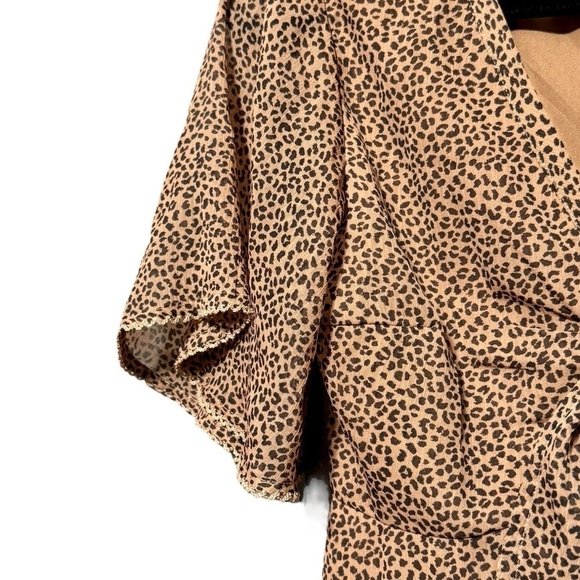 ABERCROMBIE & FITCH Leopard Print Flutter Sleeve Tie Front V-neck Blouse Small - Picture 2 of 8